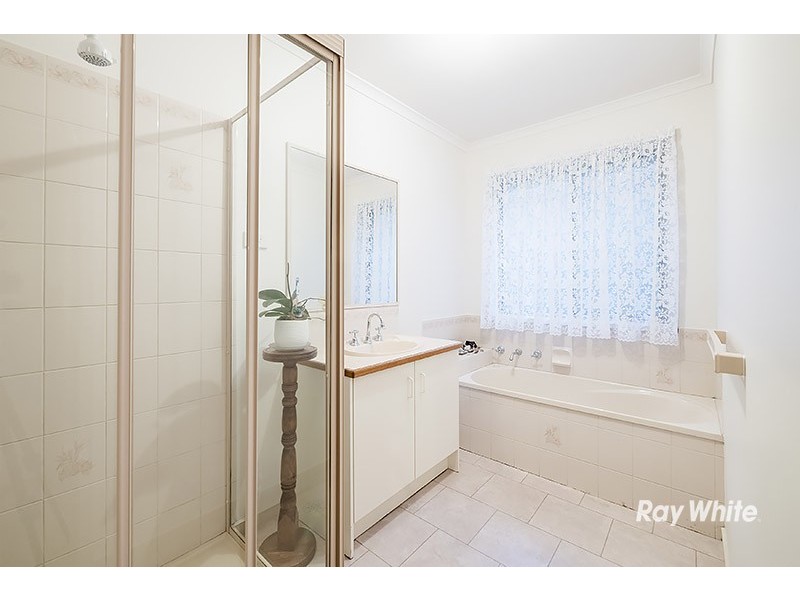 4 Reginald Court, Cranbourne West VIC 3977