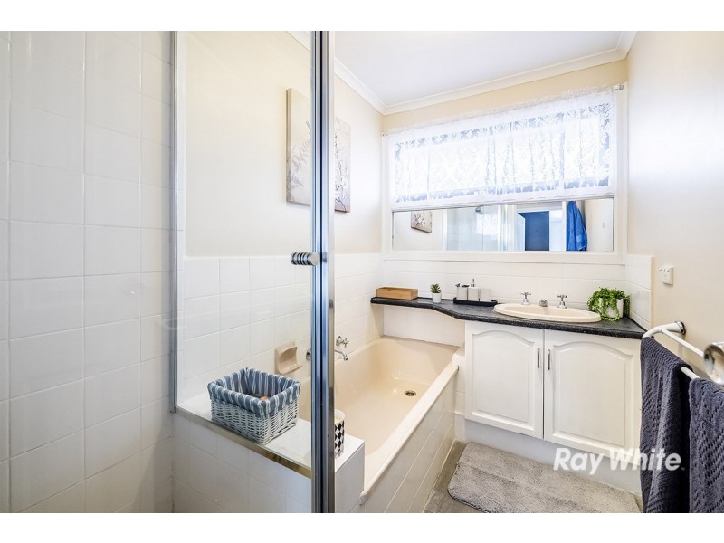 9 Delmont Court, Cranbourne VIC 3977