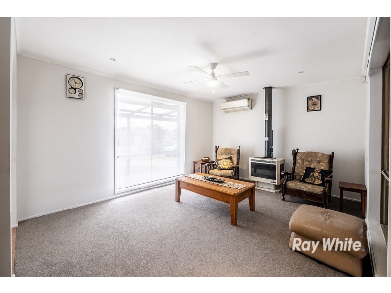 12 Navarre Drive, Cranbourne West VIC 3977