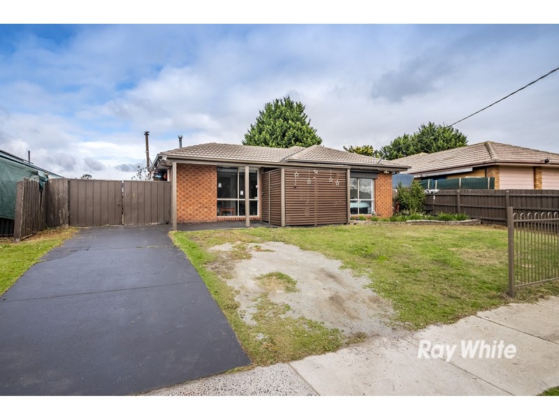 12 Navarre Drive, Cranbourne West VIC 3977