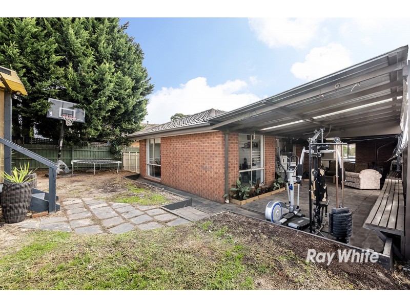 12 Navarre Drive, Cranbourne West VIC 3977