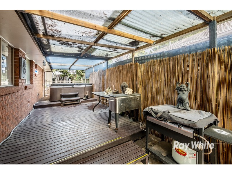 12 Navarre Drive, Cranbourne West VIC 3977