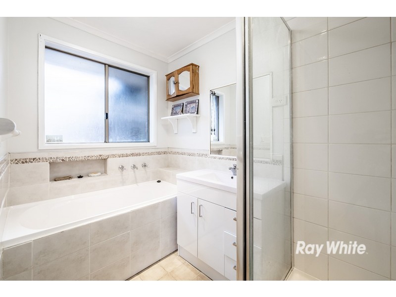 12 Navarre Drive, Cranbourne West VIC 3977