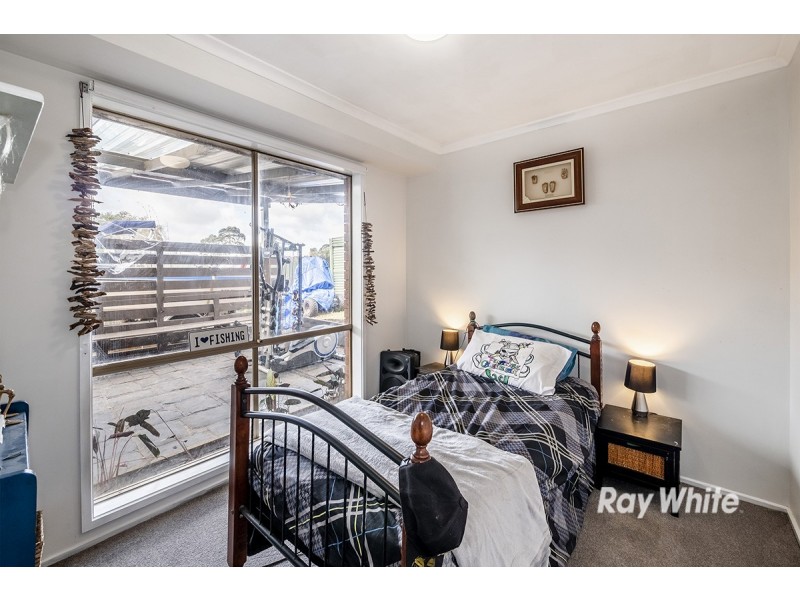 12 Navarre Drive, Cranbourne West VIC 3977