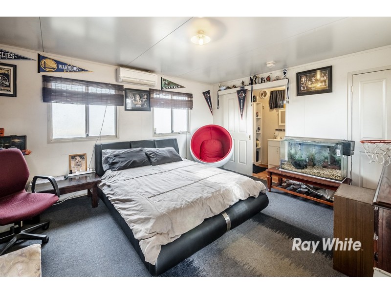 12 Navarre Drive, Cranbourne West VIC 3977