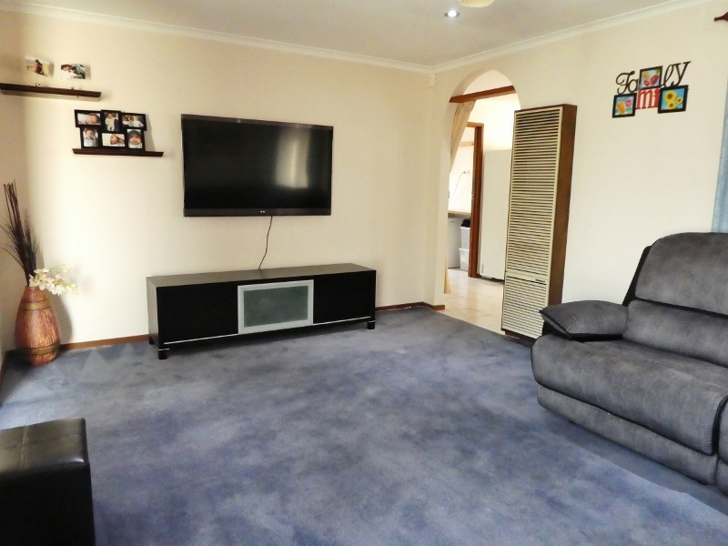 12 Lonsdale Crescent, Cranbourne North VIC 3977