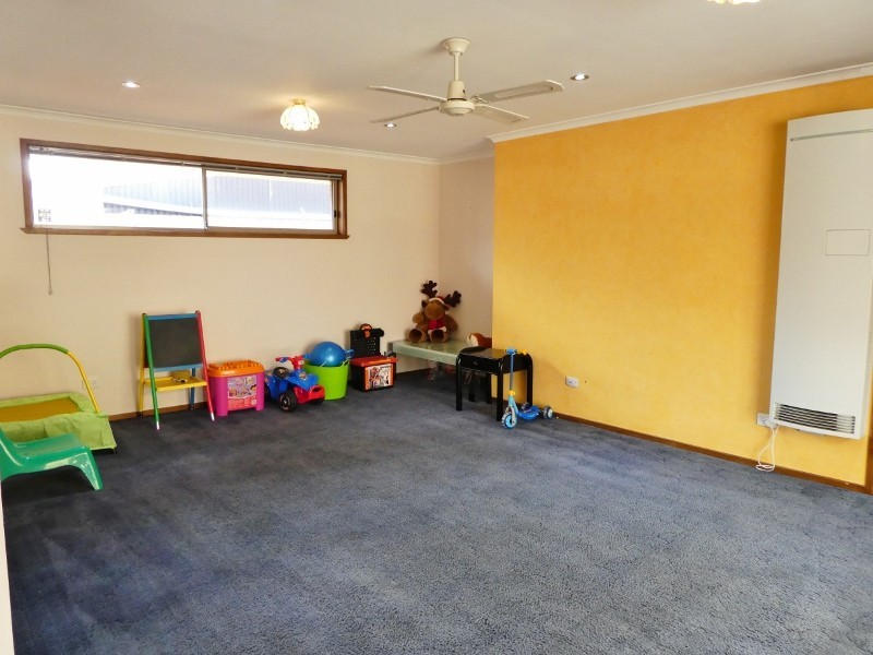 12 Lonsdale Crescent, Cranbourne North VIC 3977