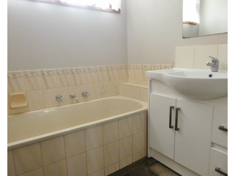 9 Filbert Court, Cranbourne North VIC 3977