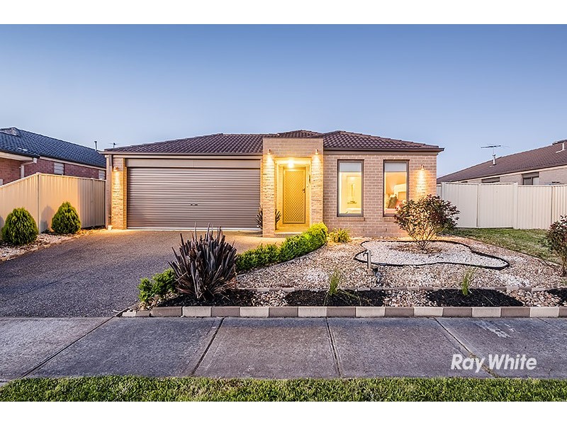 135 Blue Horizons Way, Pakenham VIC 3810