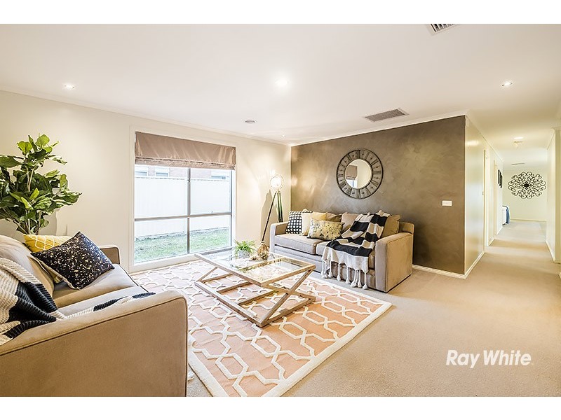 135 Blue Horizons Way, Pakenham VIC 3810