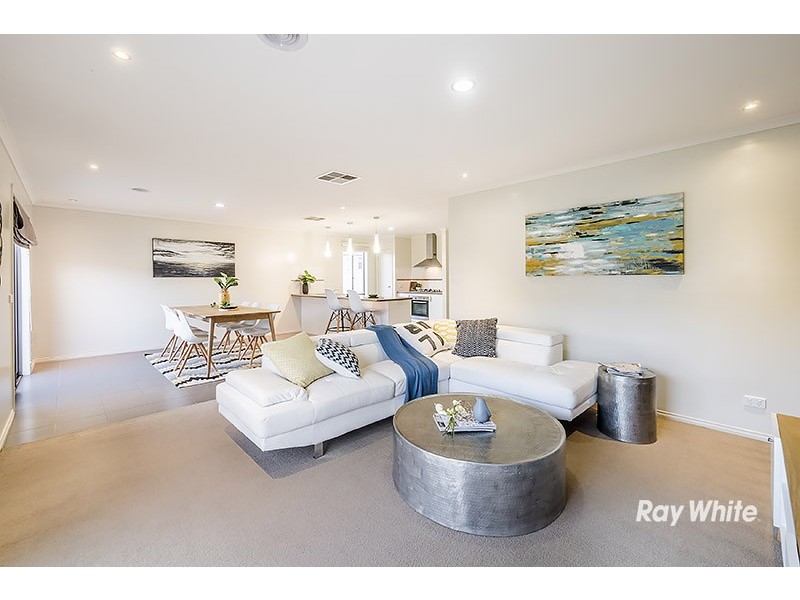135 Blue Horizons Way, Pakenham VIC 3810