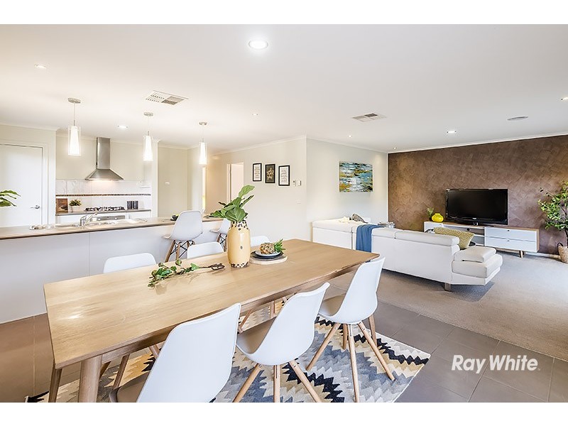 135 Blue Horizons Way, Pakenham VIC 3810