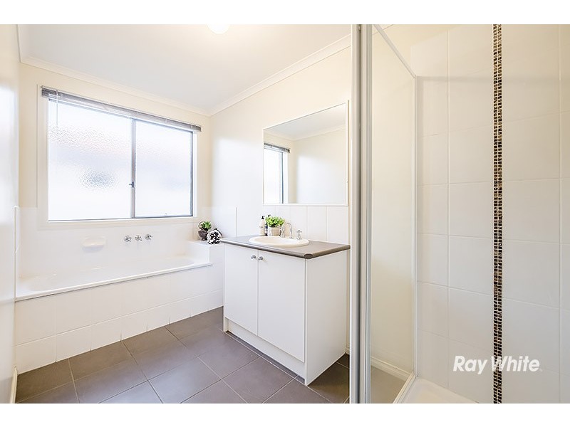 135 Blue Horizons Way, Pakenham VIC 3810