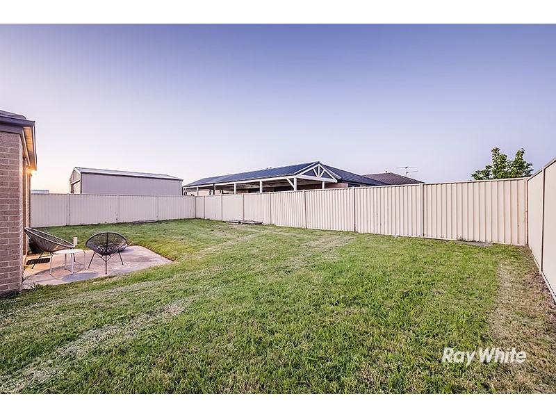 135 Blue Horizons Way, Pakenham VIC 3810