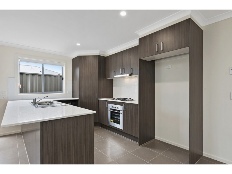 9 Langside Drive, Cranbourne East VIC 3977