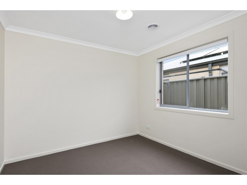 9 Langside Drive, Cranbourne East VIC 3977