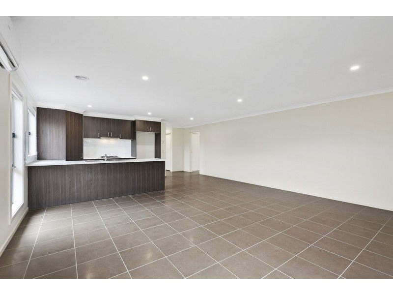 9 Langside Drive, Cranbourne East VIC 3977