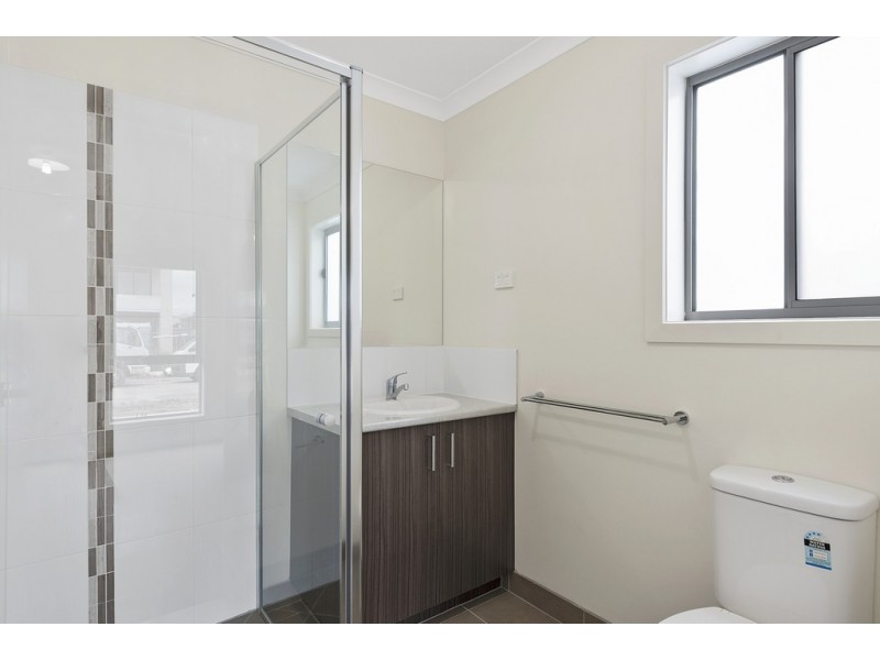 9 Langside Drive, Cranbourne East VIC 3977