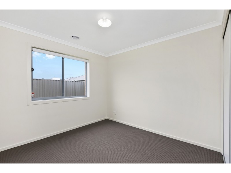 9 Langside Drive, Cranbourne East VIC 3977