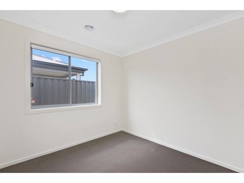 9 Langside Drive, Cranbourne East VIC 3977