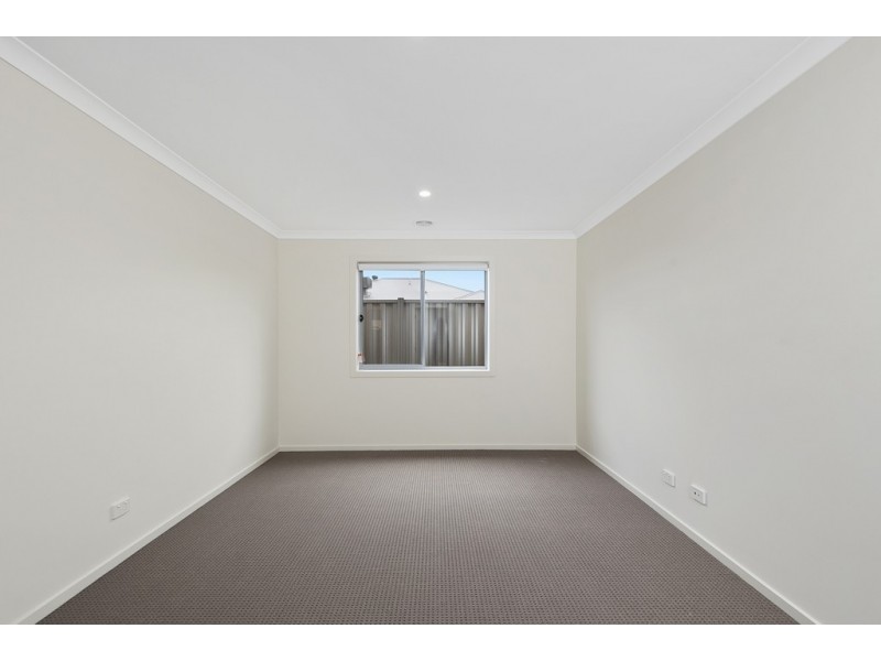 9 Langside Drive, Cranbourne East VIC 3977