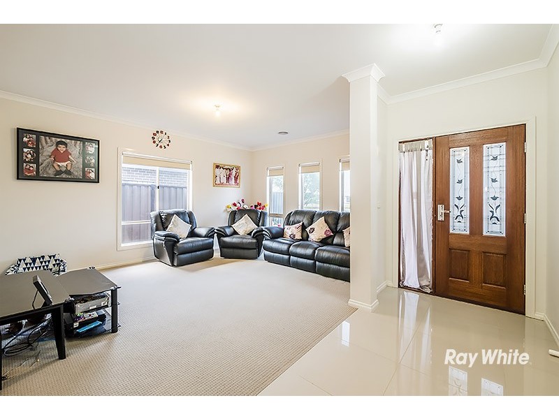4 San Fratello Street, Clyde North VIC 3978