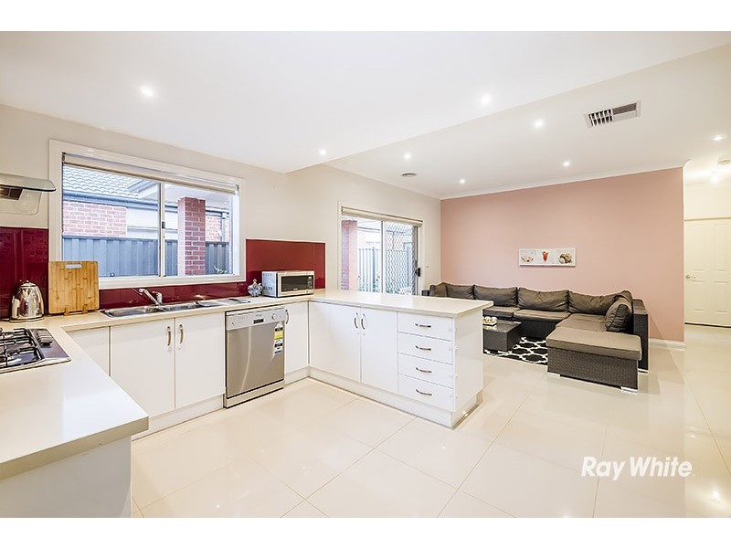 4 San Fratello Street, Clyde North VIC 3978