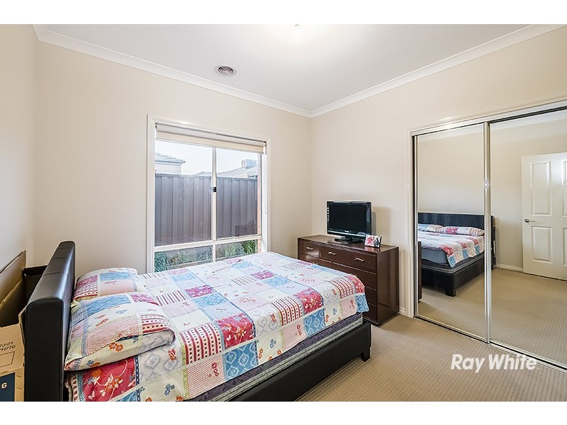 4 San Fratello Street, Clyde North VIC 3978