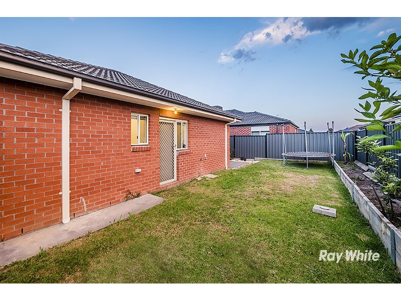 4 San Fratello Street, Clyde North VIC 3978