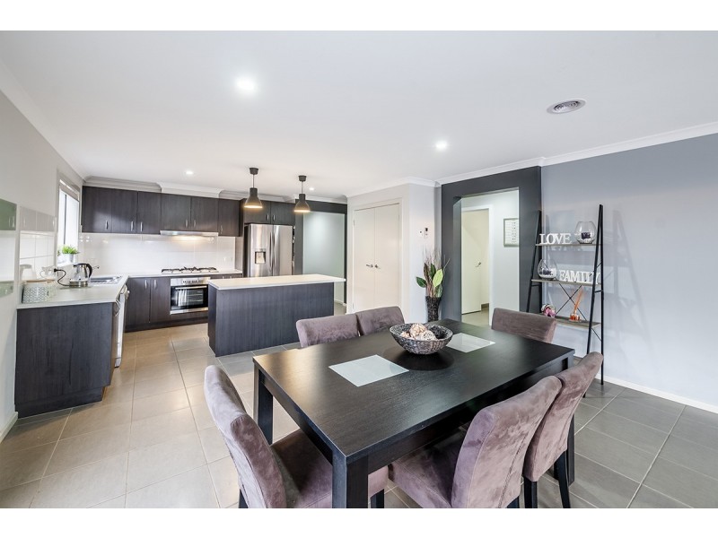 37 Merritt Avenue, Cranbourne West VIC 3977