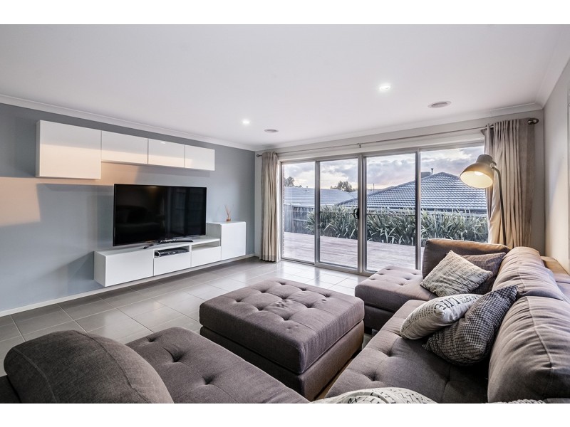 37 Merritt Avenue, Cranbourne West VIC 3977