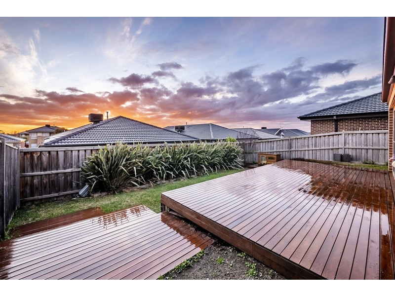 37 Merritt Avenue, Cranbourne West VIC 3977