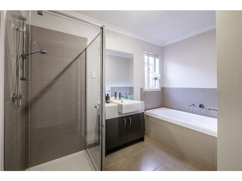 37 Merritt Avenue, Cranbourne West VIC 3977