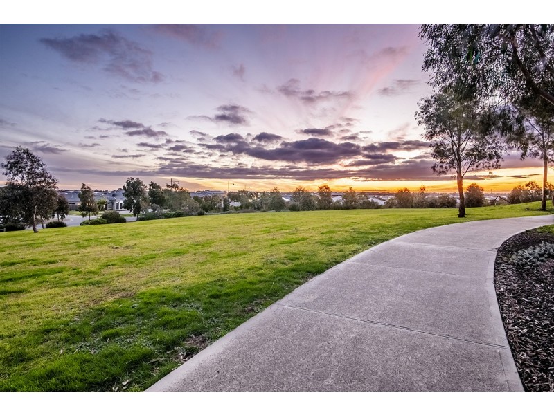 37 Merritt Avenue, Cranbourne West VIC 3977