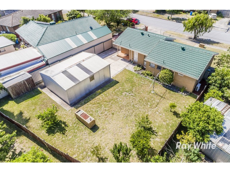 5 Valepark Crescent, Cranbourne VIC 3977