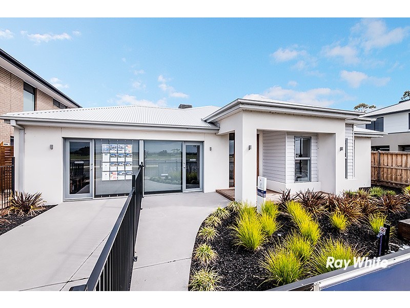 14 Fintona Crescent, Cranbourne West VIC 3977