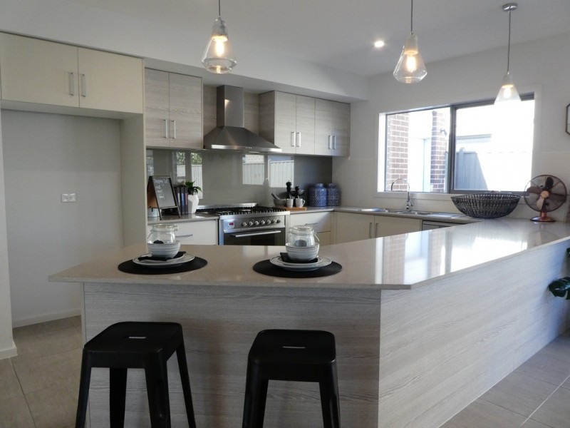 14 Fintona Crescent, Cranbourne West VIC 3977