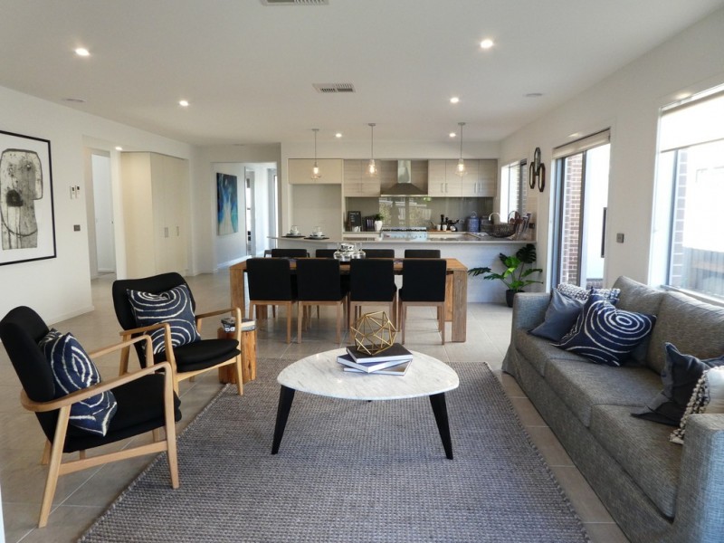 14 Fintona Crescent, Cranbourne West VIC 3977