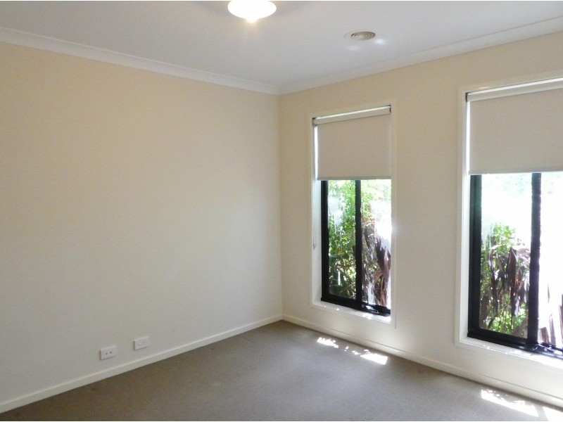 13 Teviot Street, Clyde VIC 3978