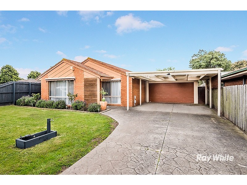 13 Crystal Gardens, Cranbourne West VIC 3977