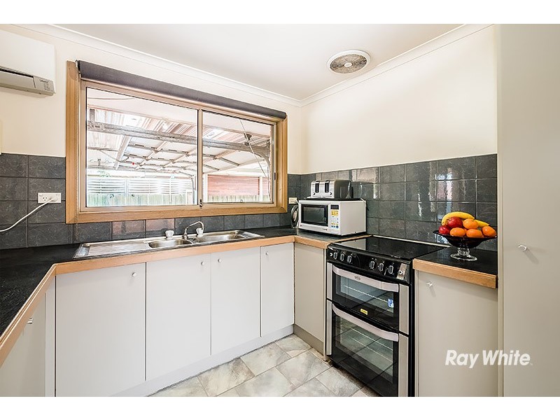 13 Crystal Gardens, Cranbourne West VIC 3977