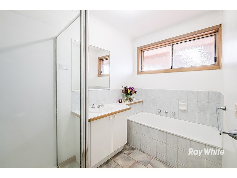 13 Crystal Gardens, Cranbourne West VIC 3977