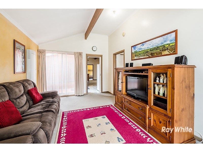 13 Crystal Gardens, Cranbourne West VIC 3977