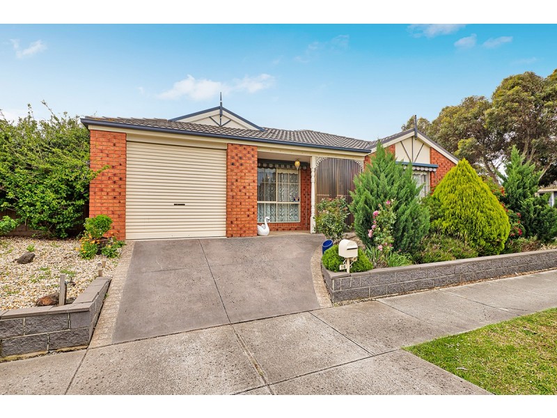 16 Breamlea Way, Cranbourne West VIC 3977