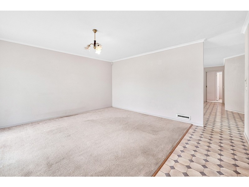 16 Breamlea Way, Cranbourne West VIC 3977