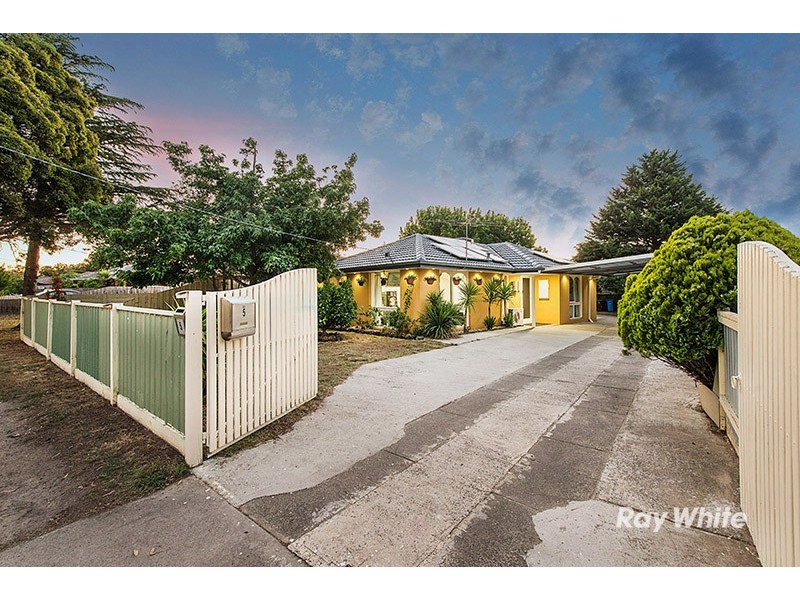 5 Bourke Road, Cranbourne VIC 3977