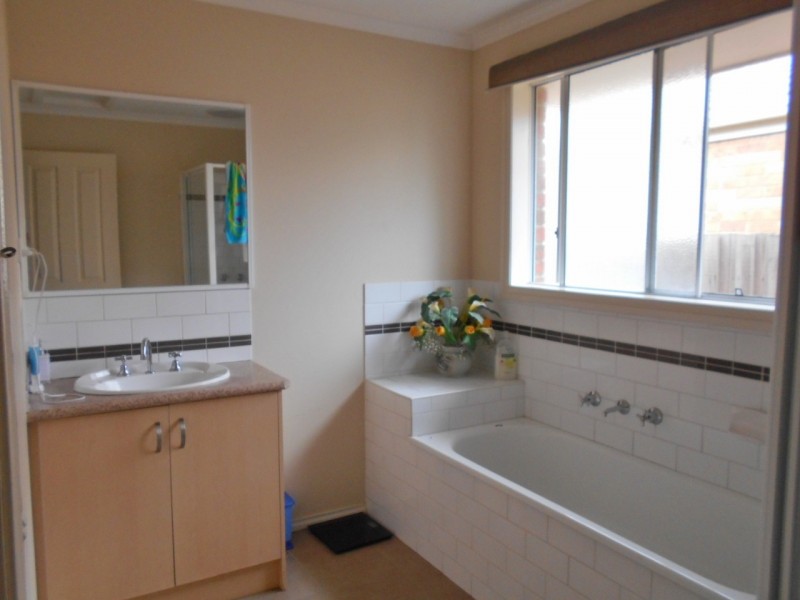 1 Kismet Close, Cranbourne West VIC 3977