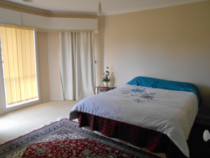 1 Kismet Close, Cranbourne West VIC 3977