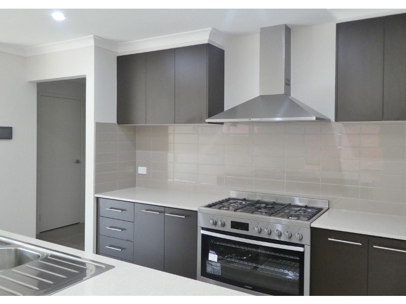 24 Wonder Street, Officer VIC 3809