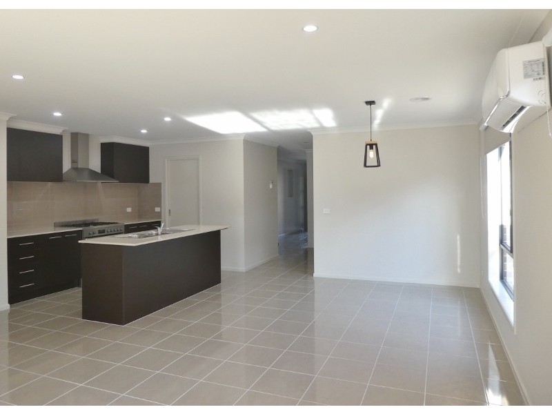 24 Wonder Street, Officer VIC 3809